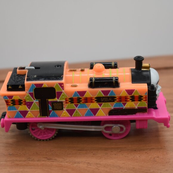Nia 18 Hyper Glow in the Dark Neon Engine Motorized Engine Train Trackmaster - Picture 6 of 7